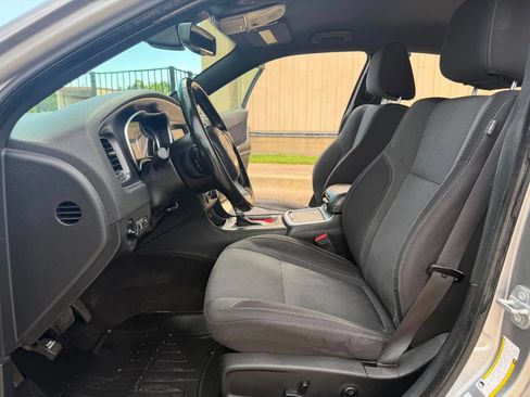 Used 2016 Dodge Charger SXT RWD image 19