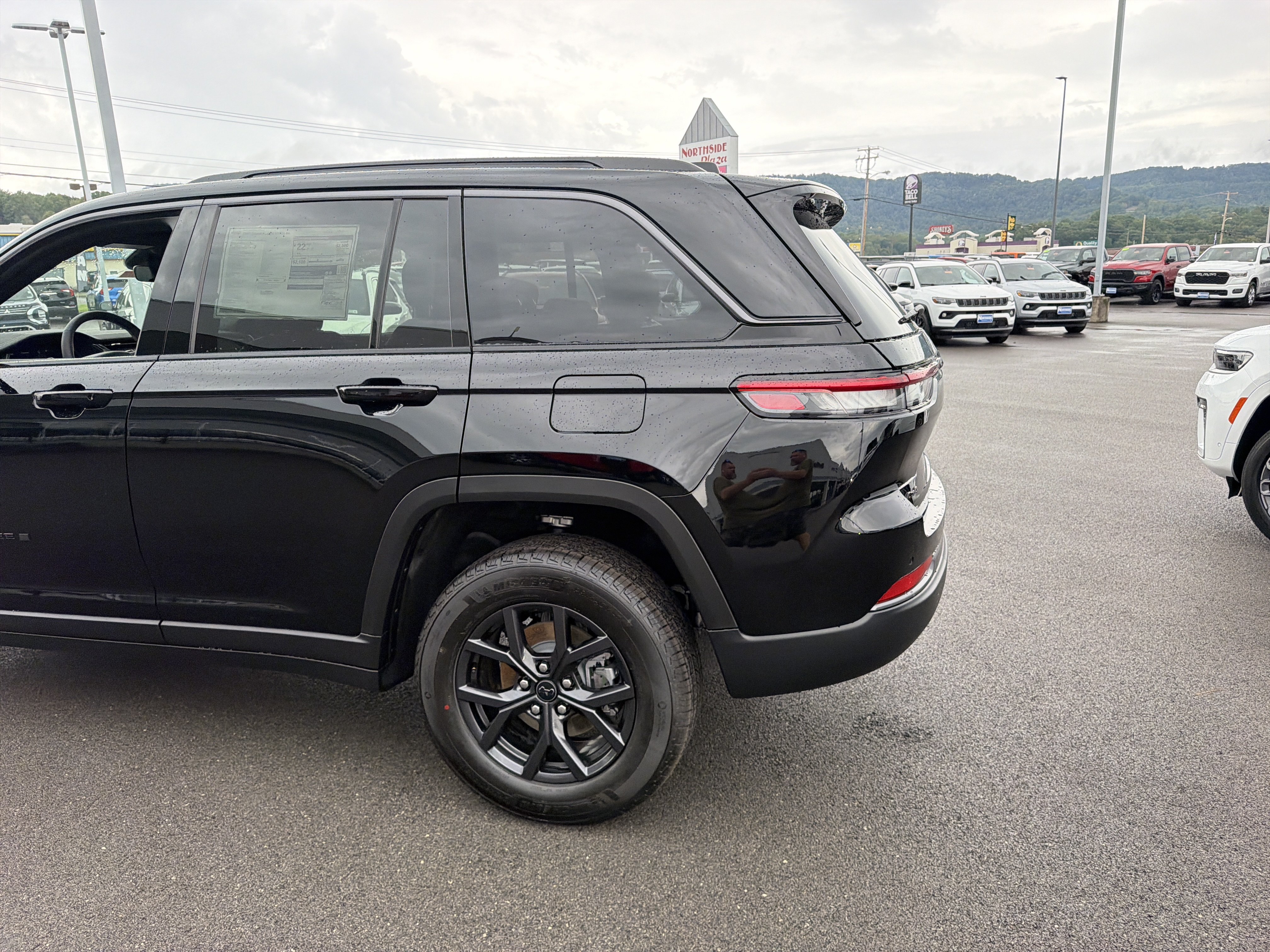 New 2027 Jeep Grand Cherokee 4WD image 11