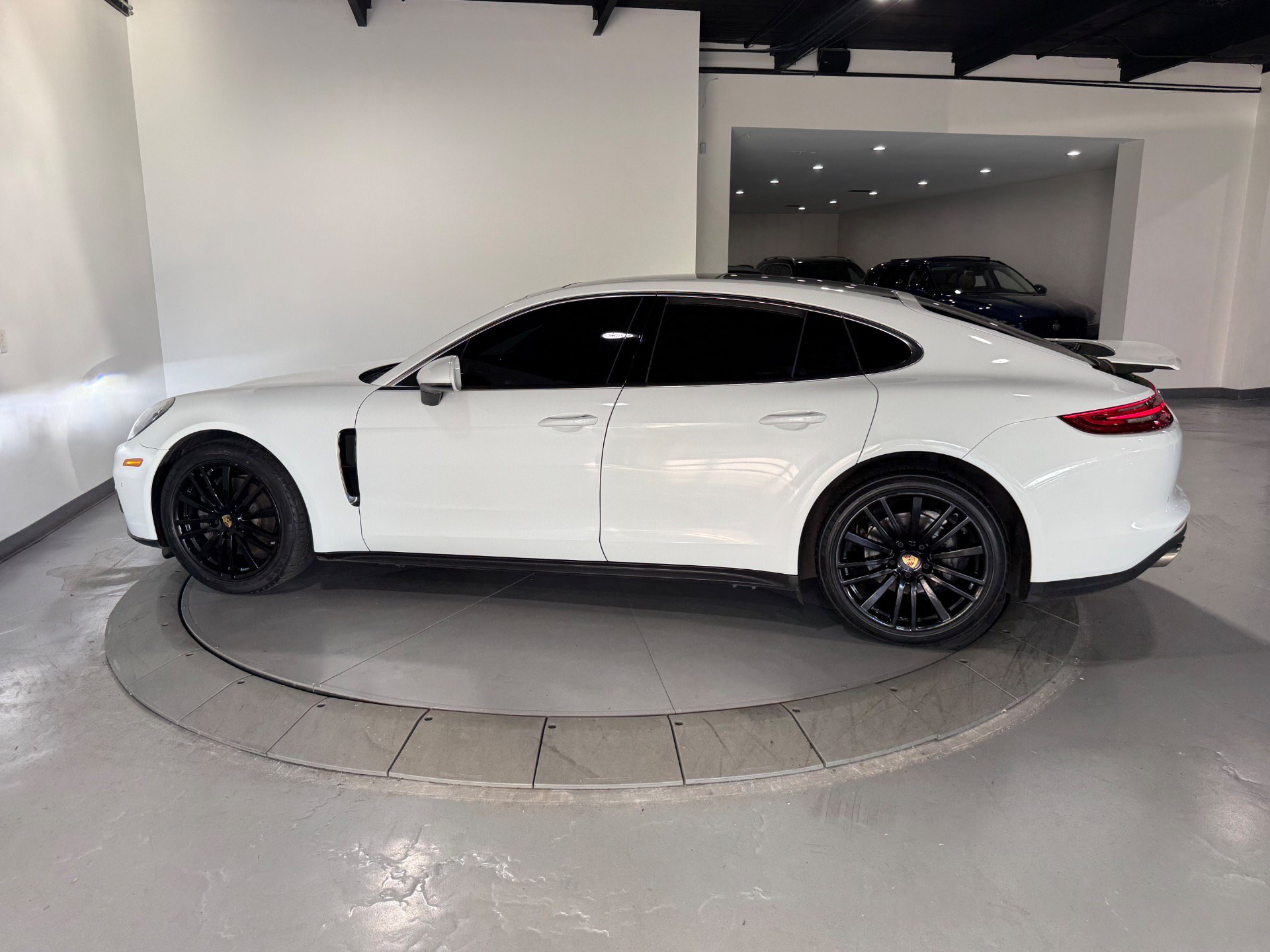 Used 2017 Porsche Panamera 4S AWD/4WD image 10