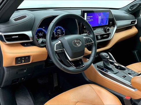 Used 2023 Toyota Highlander Platinum image 13