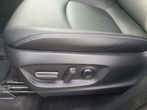 Used 2025 Toyota Corolla Cross XLE AWD/4WD image 13