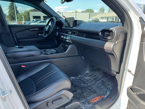 Used 2024 Honda Pilot TrailSport image 22