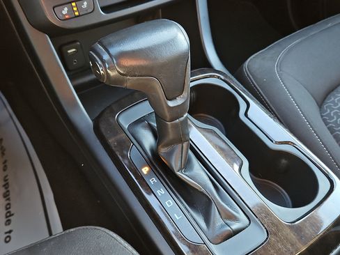 Used 2018 GMC Canyon SLE w/ SLE Convenience Package image 14