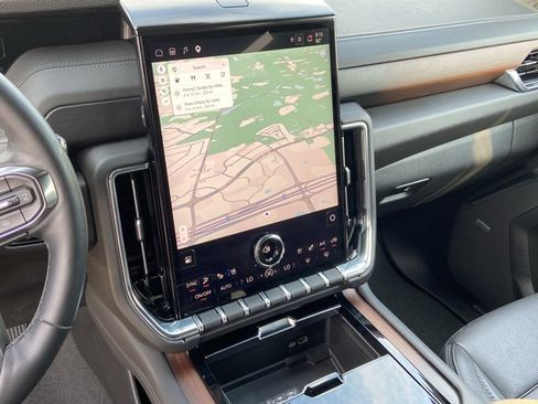 Used 2025 GMC Yukon Denali RWD image 23