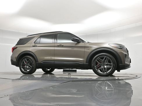 New 2026 Ford Explorer ST-Line w/ ST-Line Street Pack image 3