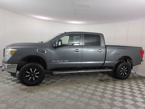 Used 2017 Nissan Titan SV RWD image 4