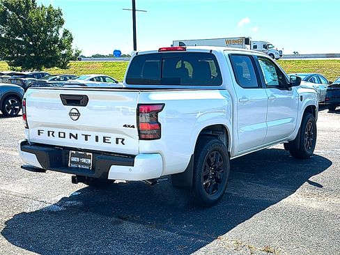New 2026 Nissan Frontier SV w/ Tow Package AWD/4WD image 8