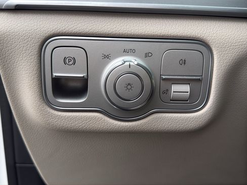 Used 2025 Mercedes-Benz GLS 450 4MATIC image 16