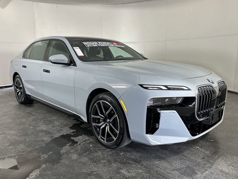 Used 2025 BMW 740i xDrive AWD/4WD image 2