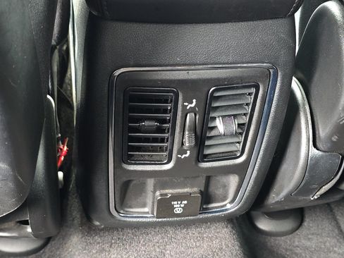 Used 2022 Jeep Grand Cherokee Laredo X AWD/4WD image 14