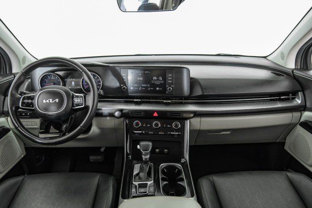 Used 2023 Kia Carnival LX FWD image 11