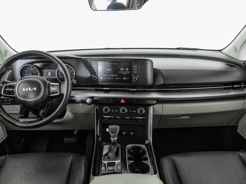 Used 2023 Kia Carnival LX FWD image 11