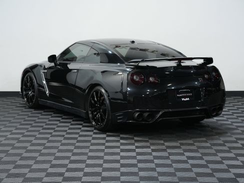 Used 2015 Nissan GT-R Premium image 8