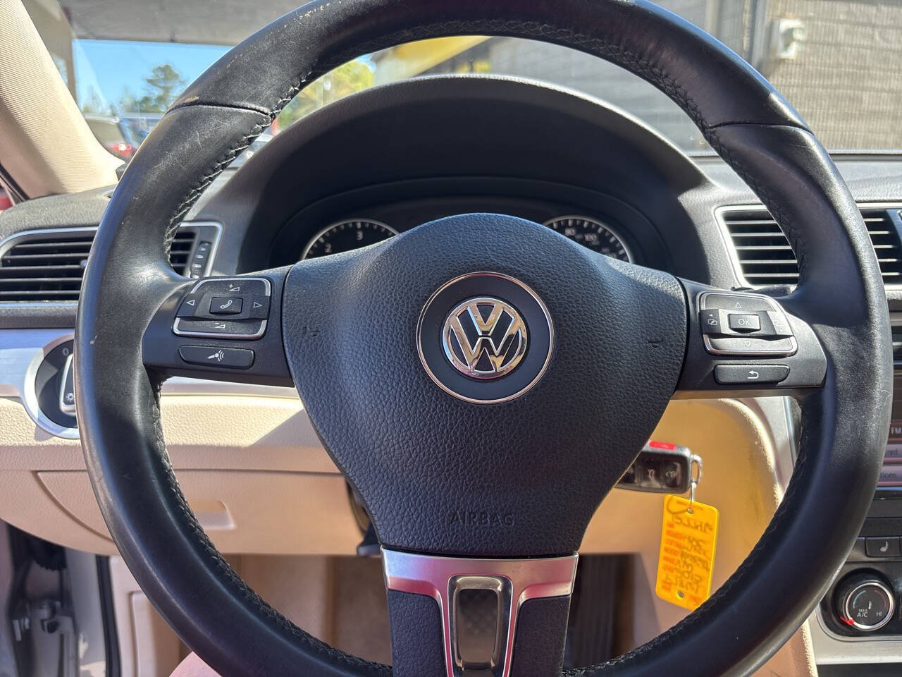 Used 2013 Volkswagen Passat TDI SE FWD image 10