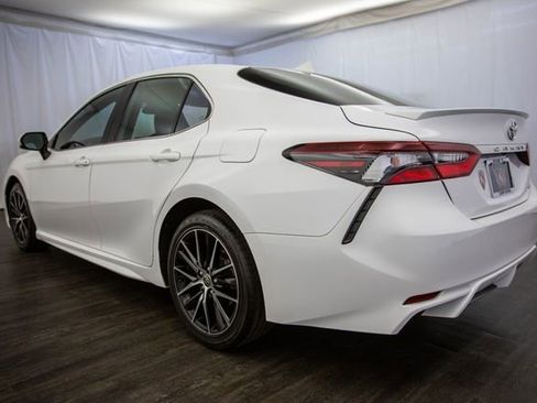 Used 2021 Toyota Camry SE FWD image 31