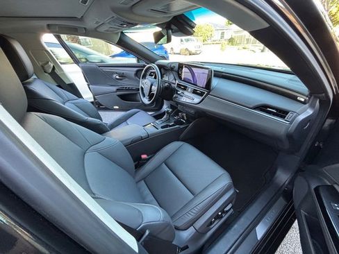 Used 2024 Lexus ES 300h w/ Premium Package FWD image 38