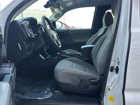 Used 2020 Toyota Tacoma SR image 12