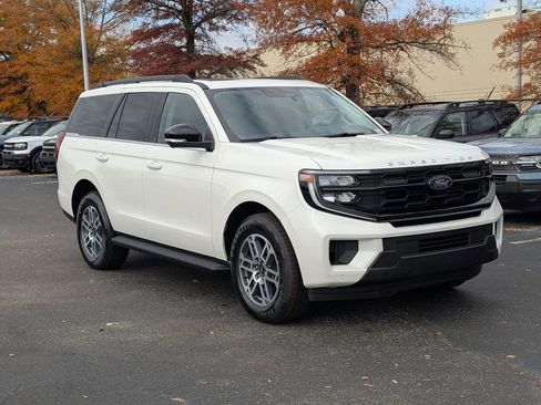 New 2025 Ford Expedition Active image 2