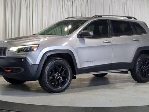 Used 2020 Jeep Cherokee Trailhawk w/ Cold Weather Group AWD/4WD image 5