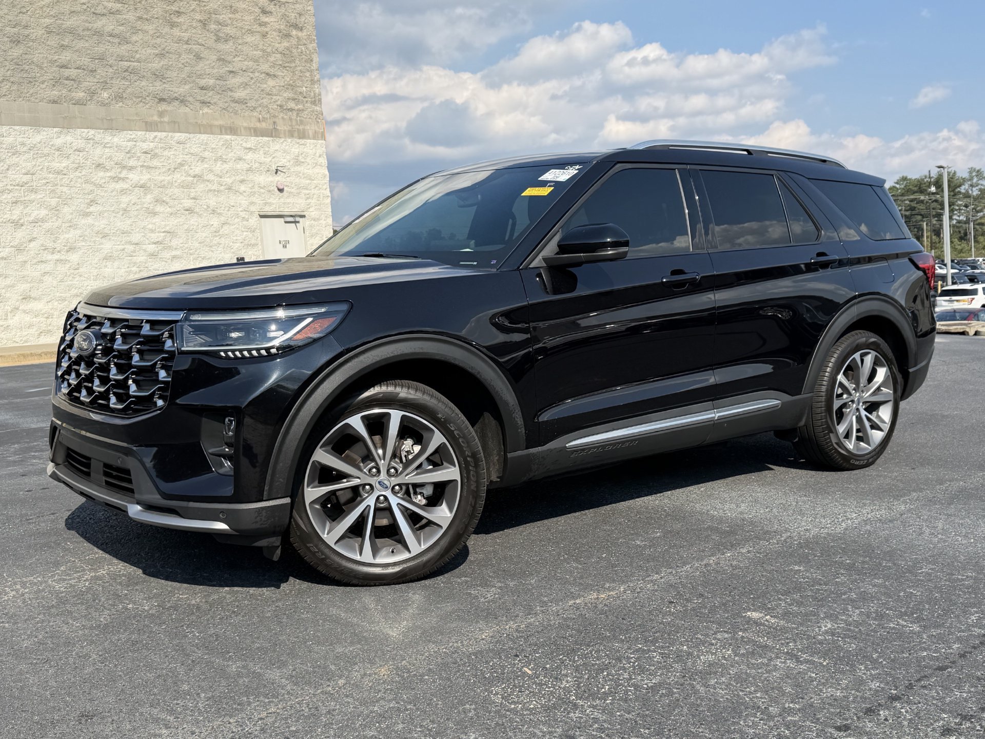 Used 2025 Ford Explorer Platinum w/ Ultimate Package RWD image 1