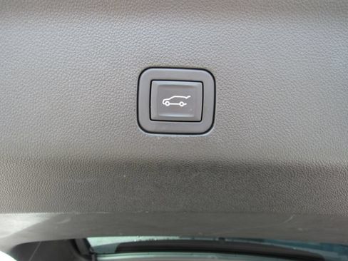 Used 2025 GMC Yukon XL AT4 Ultimate AWD/4WD image 44