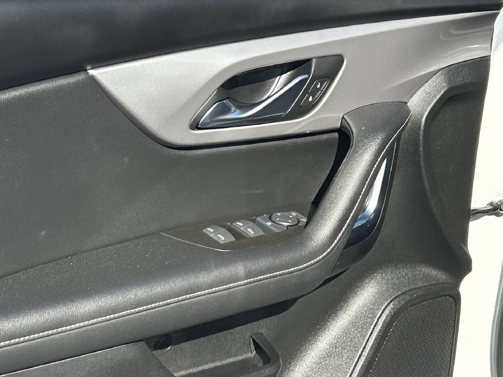 Used 2025 Chevrolet Blazer LT FWD image 17