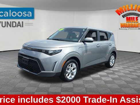 Used 2023 Kia Soul LX w/ Option Group 015 FWD image 3