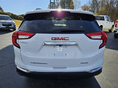 Used 2024 GMC Terrain SLT image 6