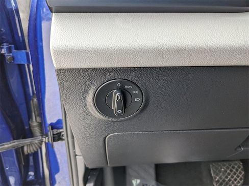 Certified 2023 Volkswagen Taos SE image 30