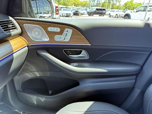 Certified 2025 Mercedes-Benz GLS 450 4MATIC image 25