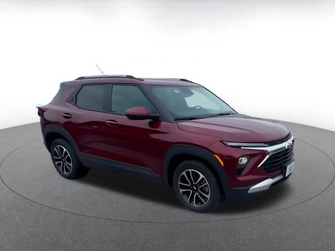 Used 2025 Chevrolet TrailBlazer LT FWD image 2