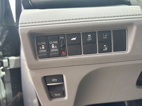 Used 2018 Honda Odyssey EX-L image 15