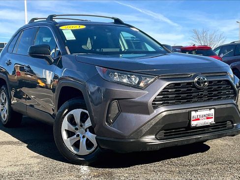 Used 2021 Toyota RAV4 LE image 2