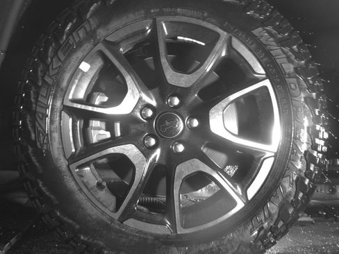 Used 2025 Jeep Compass Trailhawk AWD/4WD image 12