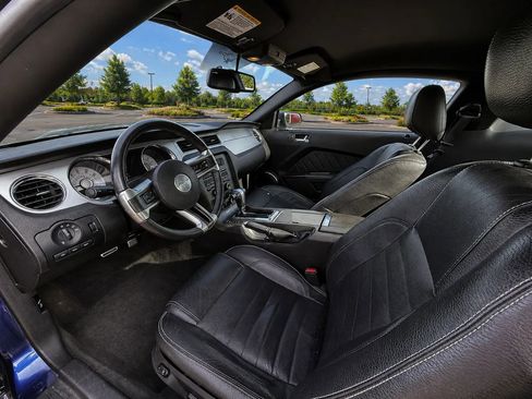 Used 2010 Ford Mustang GT RWD image 13
