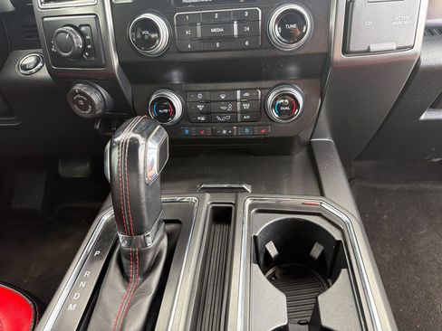 Used 2020 Ford F150 Lariat w/ Equipment Group 502A Luxury AWD/4WD image 17