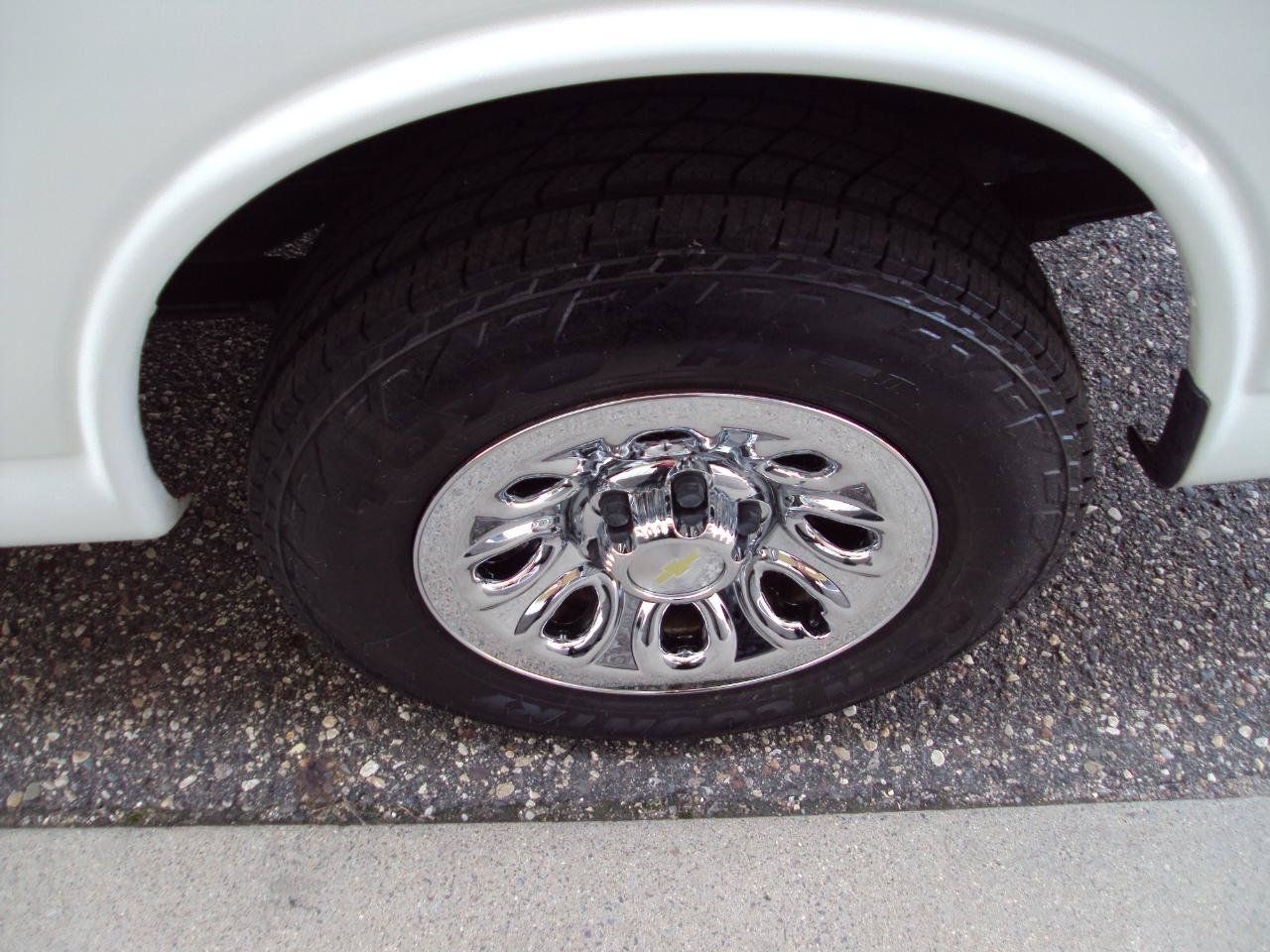 Used 2014 Chevrolet Express 1500 LT w/ LT Preferred Equipment Group AWD/4WD image 28