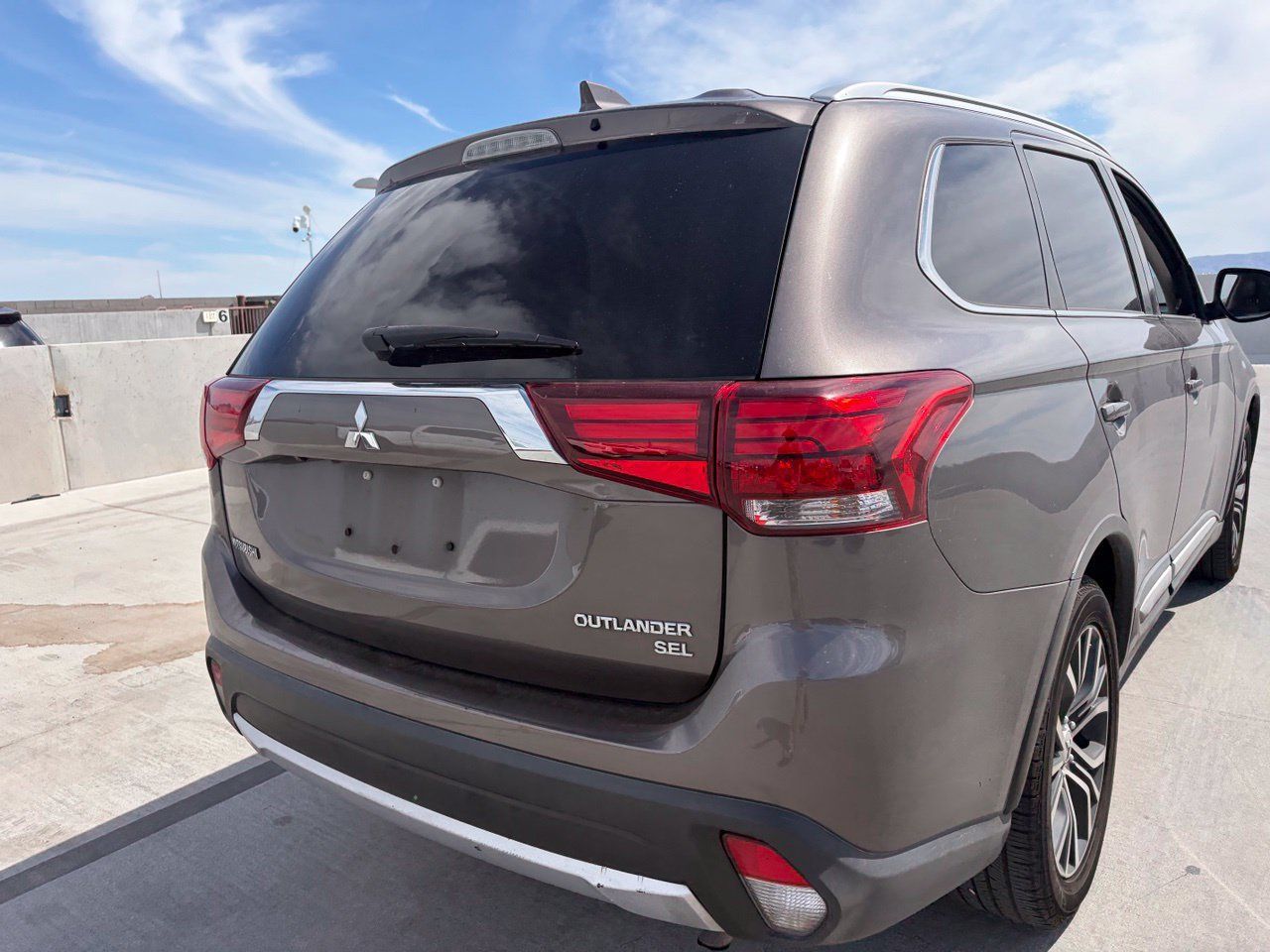 Used 2017 Mitsubishi Outlander SEL FWD image 4