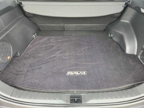 Used 2019 Toyota RAV4 Limited image 33