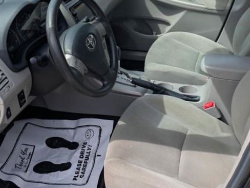 Used 2013 Toyota Corolla LE FWD image 13