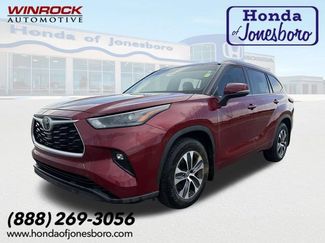 Used 2022 Toyota Highlander XLE FWD video 1