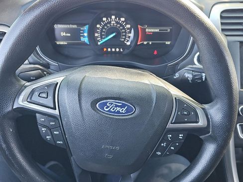 Used 2018 Ford Fusion SE w/ Fusion SE Technology Package FWD image 9
