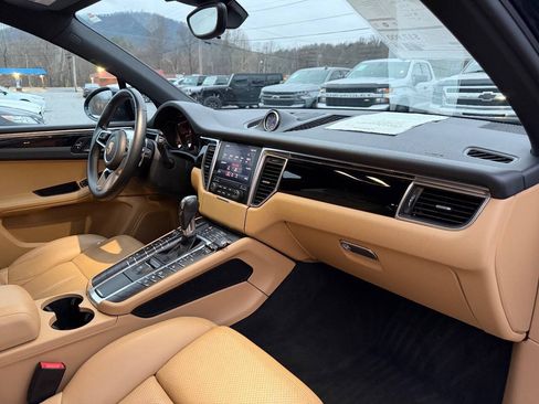 Used 2017 Porsche Macan AWD/4WD image 19