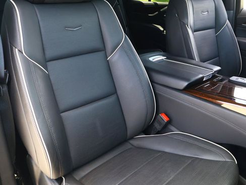 Used 2023 Cadillac Escalade Premium Luxury AWD/4WD image 23