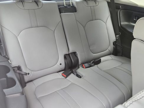 Used 2025 Honda Pilot EX-L image 17