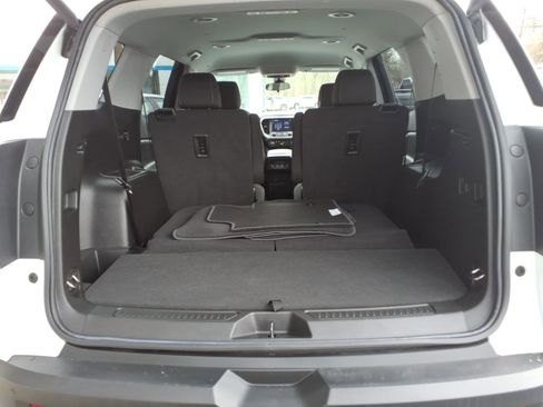 Used 2023 GMC Acadia SLE w/ Driver Convenience Package image 11