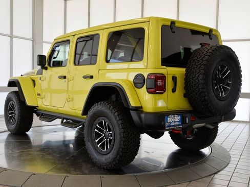 Used 2024 Jeep Wrangler Unlimited Rubicon AWD/4WD image 6
