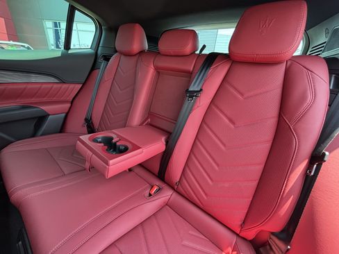 Used 2025 Maserati Grecale Folgore AWD/4WD image 38