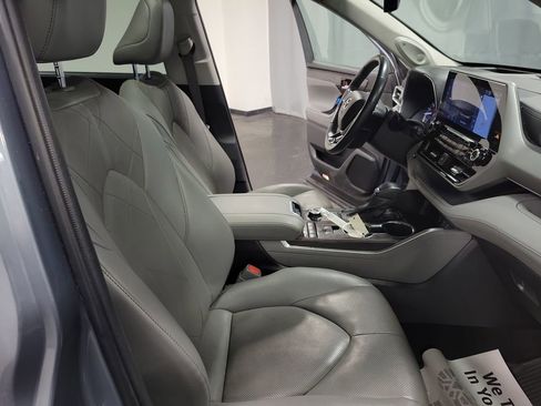 Used 2022 Toyota Highlander Platinum image 23