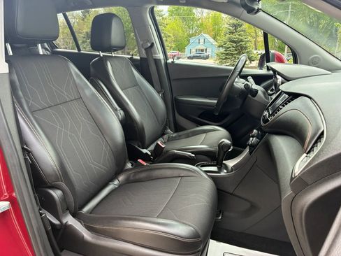 Used 2020 Chevrolet Trax LT w/ Driver Confidence Package AWD/4WD image 19